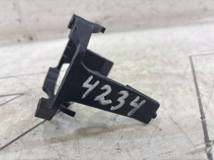 Фиксатор патрубка турбины 03C145853H Skoda Octavia II рест