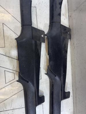 Накладки порога внутренняя правая 893853906D Audi 80 B3