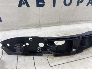 Кронштейн переднего бампера правый 7L6807184A Volkswagen Touareg I