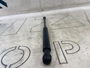 Амортизатор стекла багажника 7L6845587 Volkswagen Touareg I