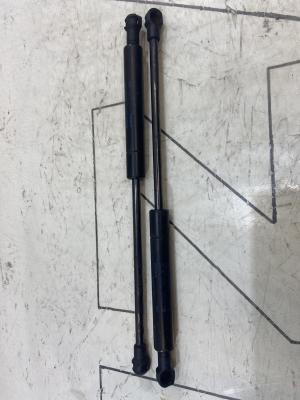 Амортизатор стекла багажника 7L6845587 Volkswagen Touareg I