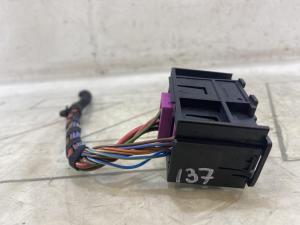 Кронштейн корпуса разъёма 1Z0937545A Skoda Octavia RS II