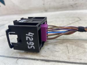 Кронштейн корпуса разъёма 1Z0937545A Skoda Octavia RS II