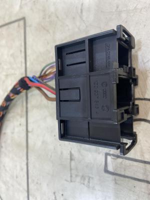 Кронштейн корпуса разъёма 1Z0937545A Skoda Octavia RS II