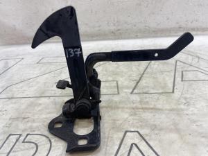 Крючок капота 1Z0823480E Skoda Octavia RS II