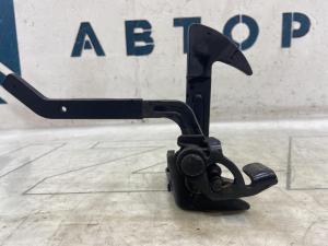 Крючок капота 1Z0823480E Skoda Octavia RS II