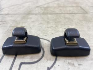 Крючок солнцезащитного козырька 1Z0857561 Skoda Octavia RS II