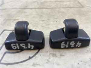 Крючок солнцезащитного козырька 1Z0857561 Skoda Octavia RS II