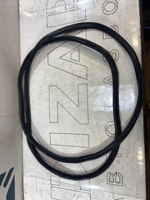 Уплотнитель крышки багажника 1Z5827705 Skoda Octavia RS II