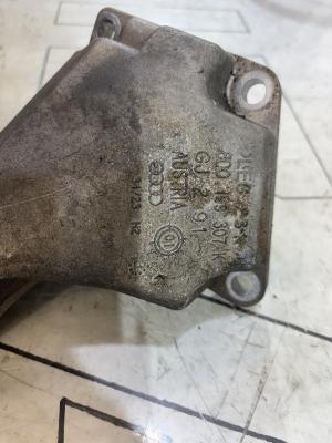 Кронштейн двигателя левый 8D0199307K Audi A4 B5