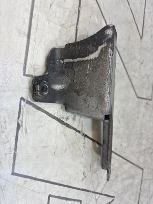 Кронштейн осушителя,правый 078133576D 