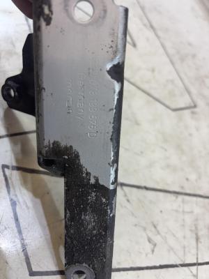 Кронштейн осушителя,правый 078133576D 