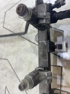 Топливная рампа 077133681L 