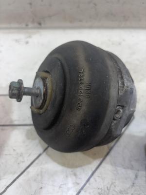 Подушка крепления двигателя 4D0199381C Audi A8 D2 / S8 D2