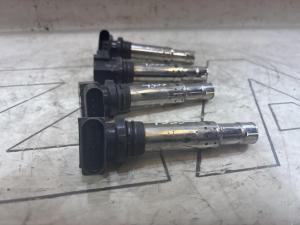 Катушка зажигания с наконечником провода к свече зажигания 036905715G Skoda Octavia II рест