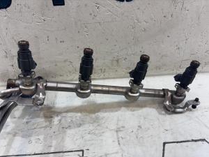 Топливная рампа 8E0201215AE Audi A4 B6 / A4 B7