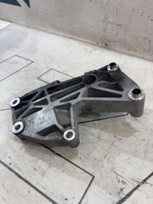 Кронштейн генератора 079903805J 