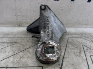 Кронштейн двигателя правый 8A0199308J Audi 80 B4