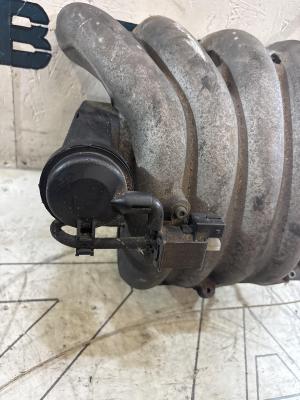 Коллектор впускной 058133213 