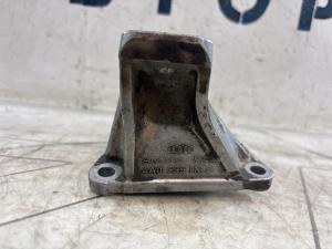 Кронштейн АКПП левый 4A0399113D Audi A6 C4