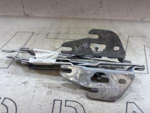 Петли крышки багажника левая правая 4B5827302F Audi  A6 С6