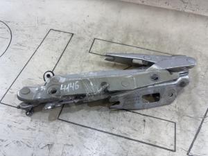 Петли крышки багажника левая правая 8E5827301C Audi A4 B6 sedan