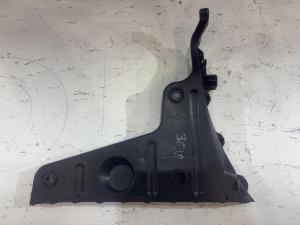 Кронштейн заднего бампера правый 8E5807454A Audi A4 B6 sedan