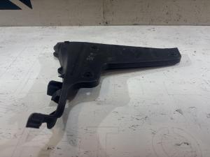 Кронштейн заднего бампера правый 8E5807454A Audi A4 B6 sedan