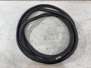 Уплотнитель багажника 4L0827705 Audi Q7