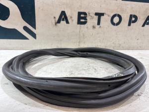 Уплотнитель багажника 4L0827705 Audi Q7