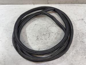 Уплотнитель багажника 4L0827705 Audi Q7