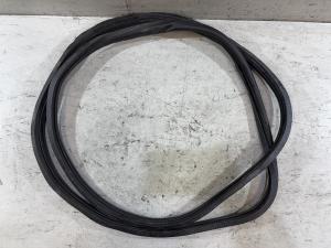 Уплотнитель двери передней левой 4F0831721 Audi A6 C6 / S6 C6 / RS6 C6